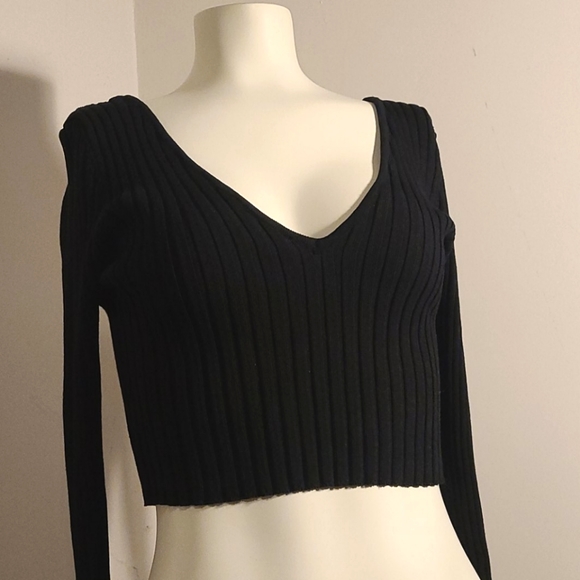 Hera Collection ribbed deep V neck crop top - Picture 1 of 6